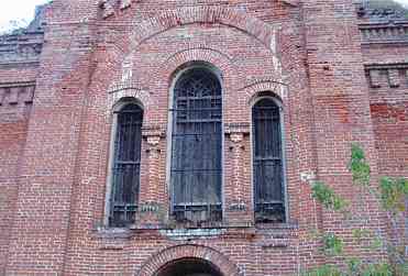 Церковь в с. Красная Речка. Вид с севера, окна (Увеличить 180 Кб)
