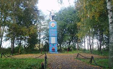 Памятник погибшим в войне 1941-1945 г. (Увеличить 150 Кб).