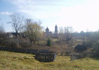 Вид на храм с окраины села